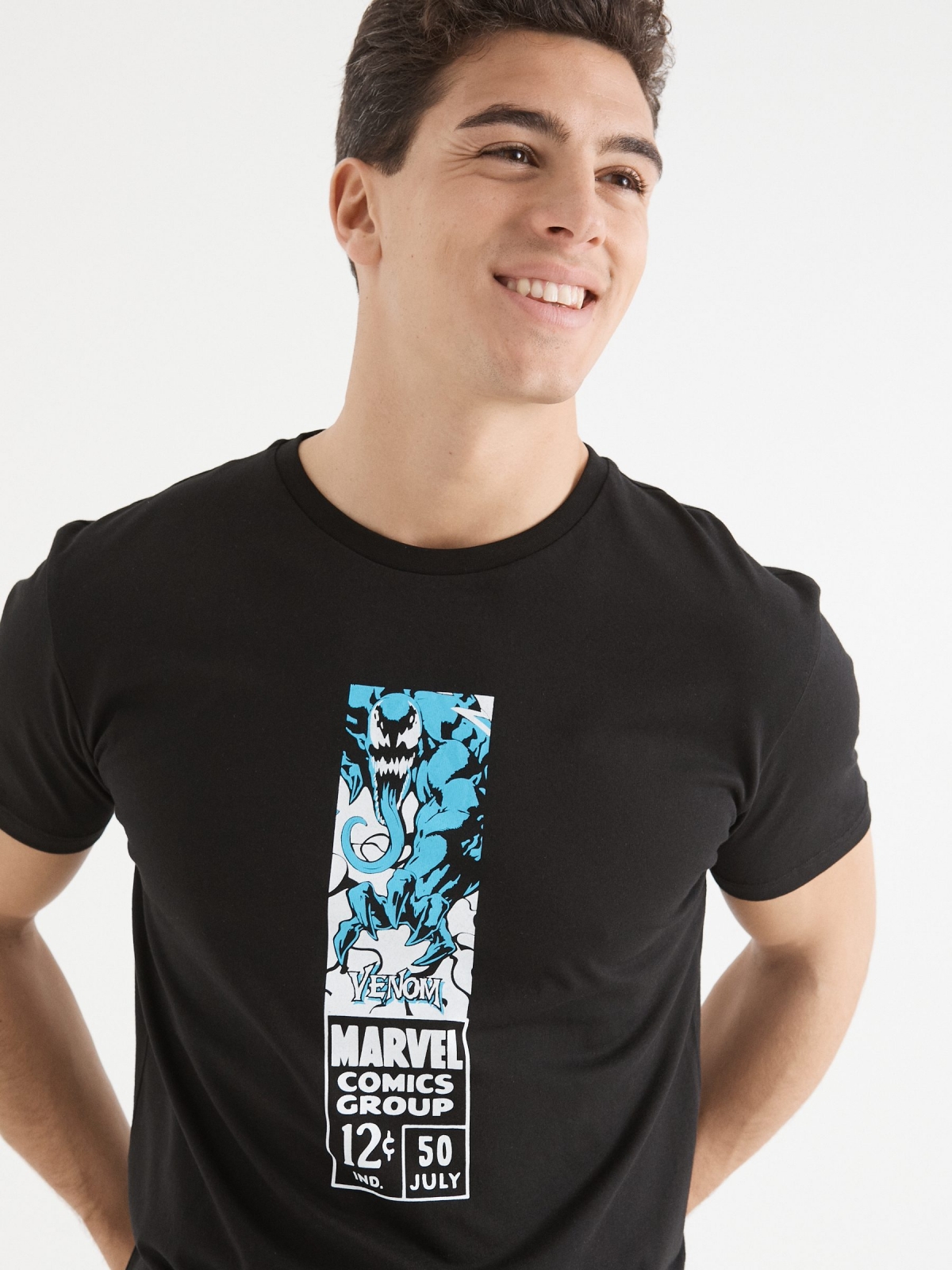 Camiseta Marvel cómic Venom negro vista detalle