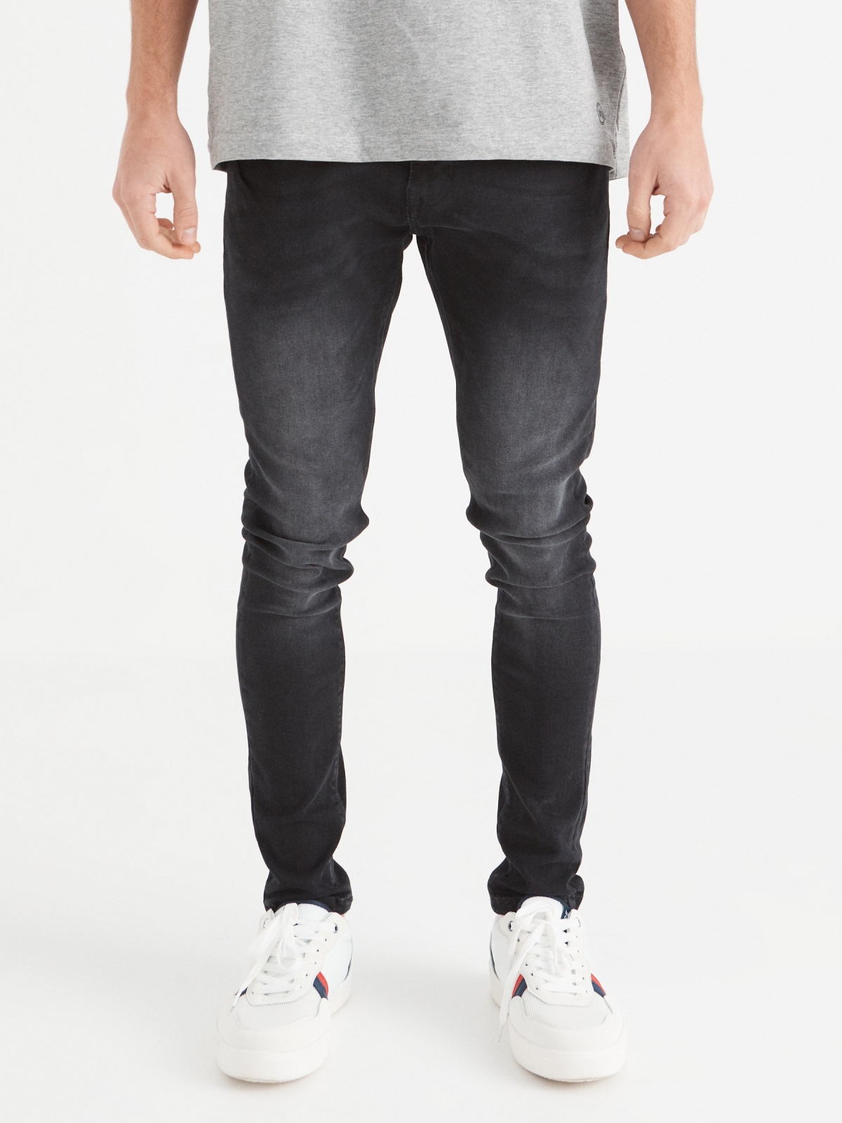 Jeans super slim preto lavado preto vista meia frontal