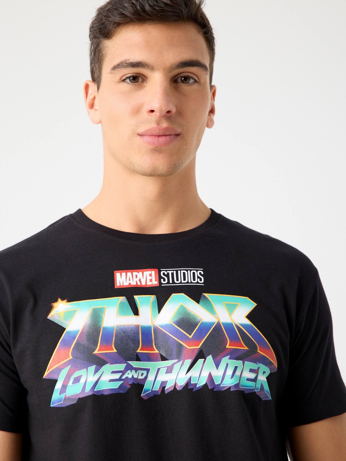 T-shirt Marvel com estampa Thor preto vista detalhe