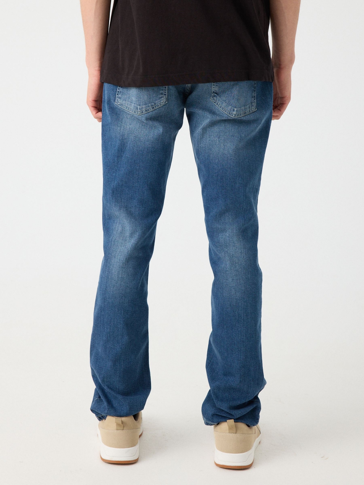 Jeans azul lavado regular azul vista meia traseira