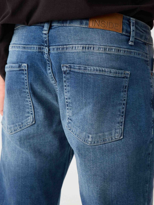 Jeans regular azul lavado azul vista detalle