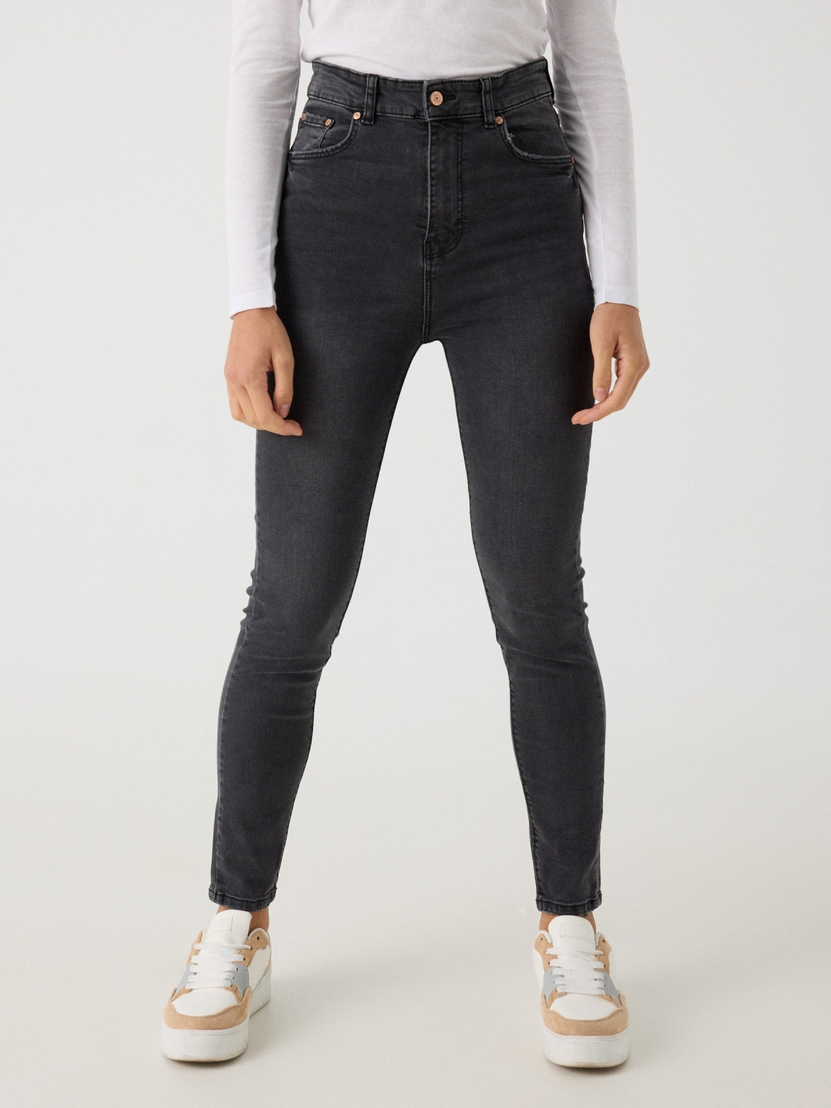 Jeans skinny cintura alta efeito lavado preto preto vista meia frontal