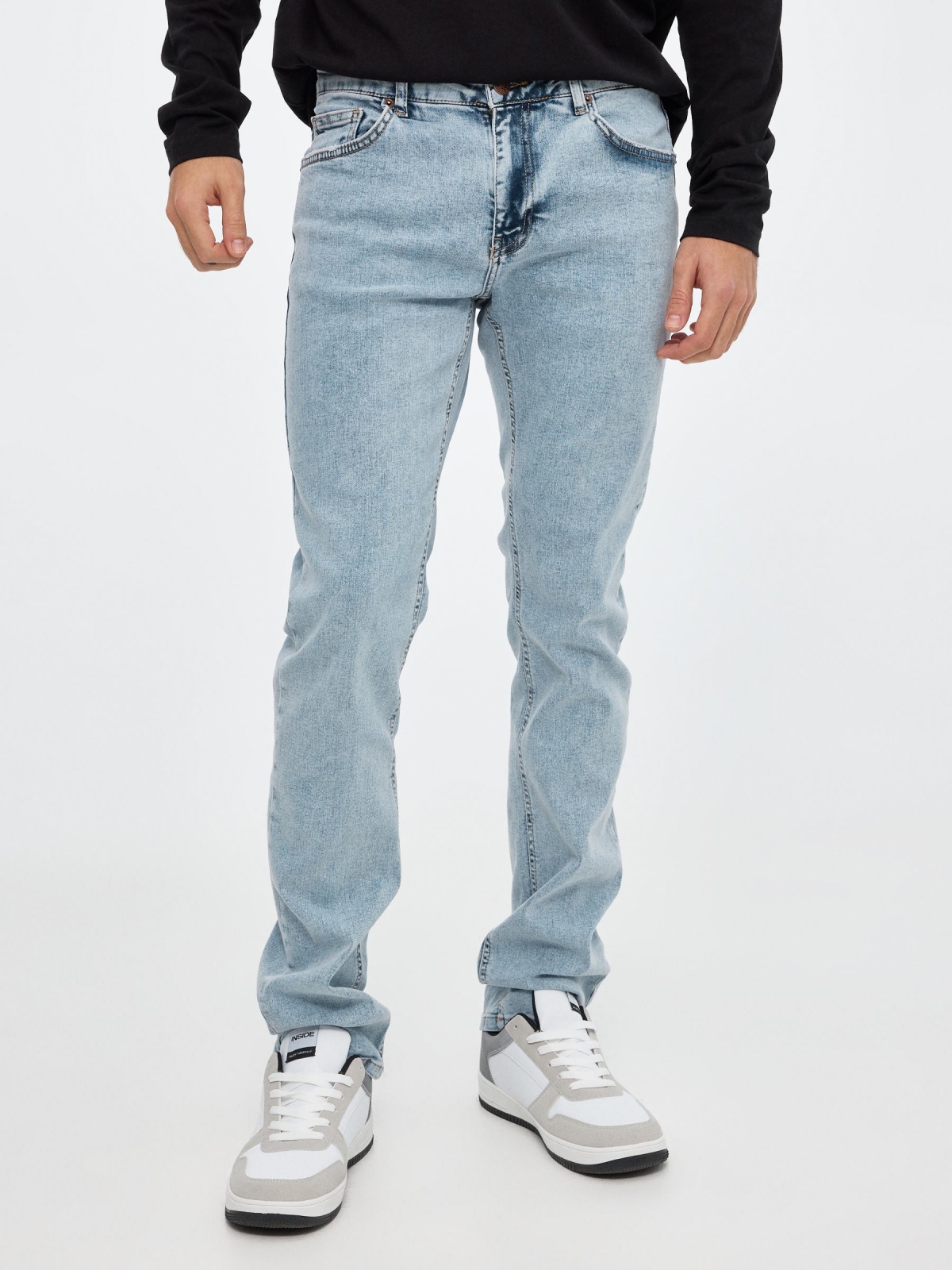 Jeans regular azul claro vista media frontal