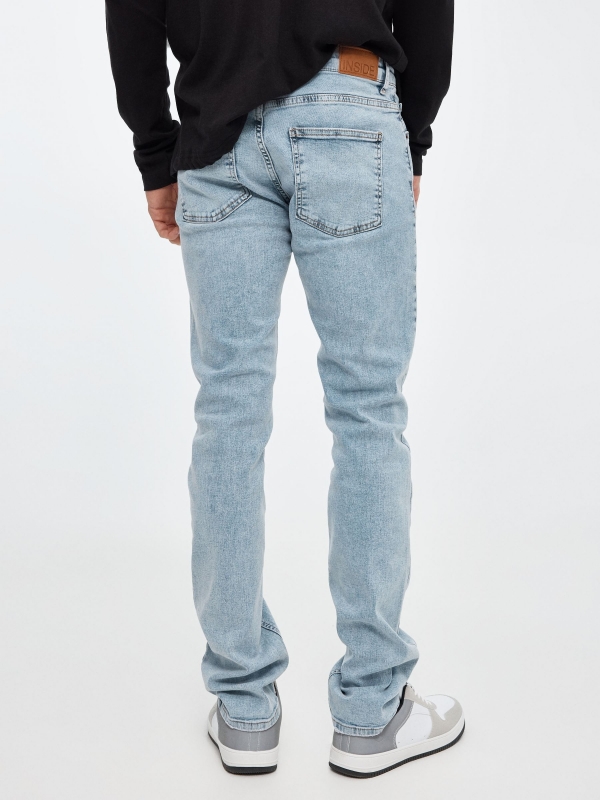 Jeans regular azul claro vista media trasera