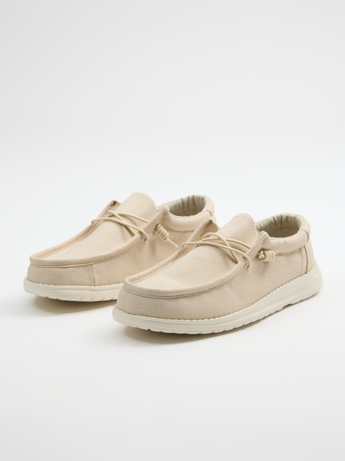 Casual sneaker with embroidery off white 45º front view