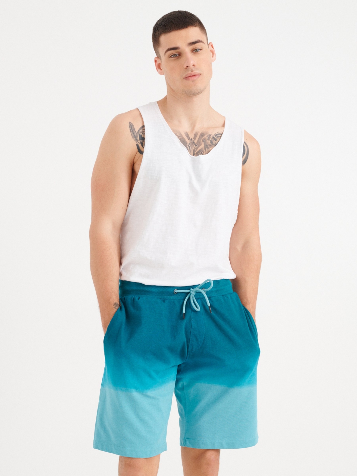Gradient effect Bermuda shorts blue middle front view