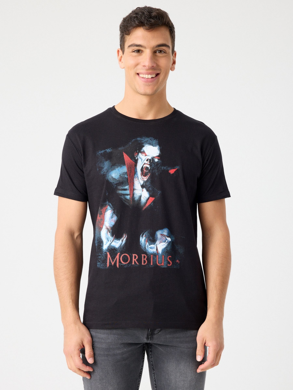Camiseta estampado Morbius negro vista media frontal