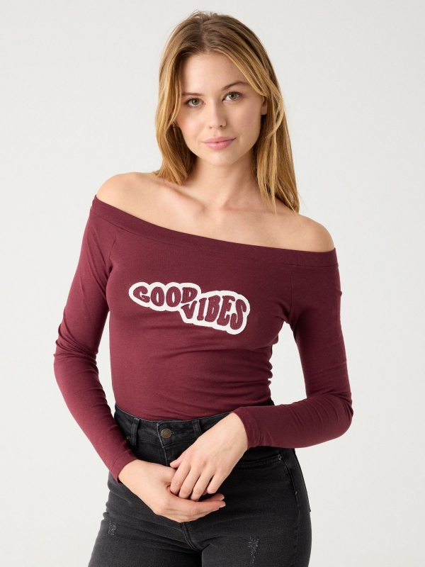 T-shirt with print burgundy middle front view