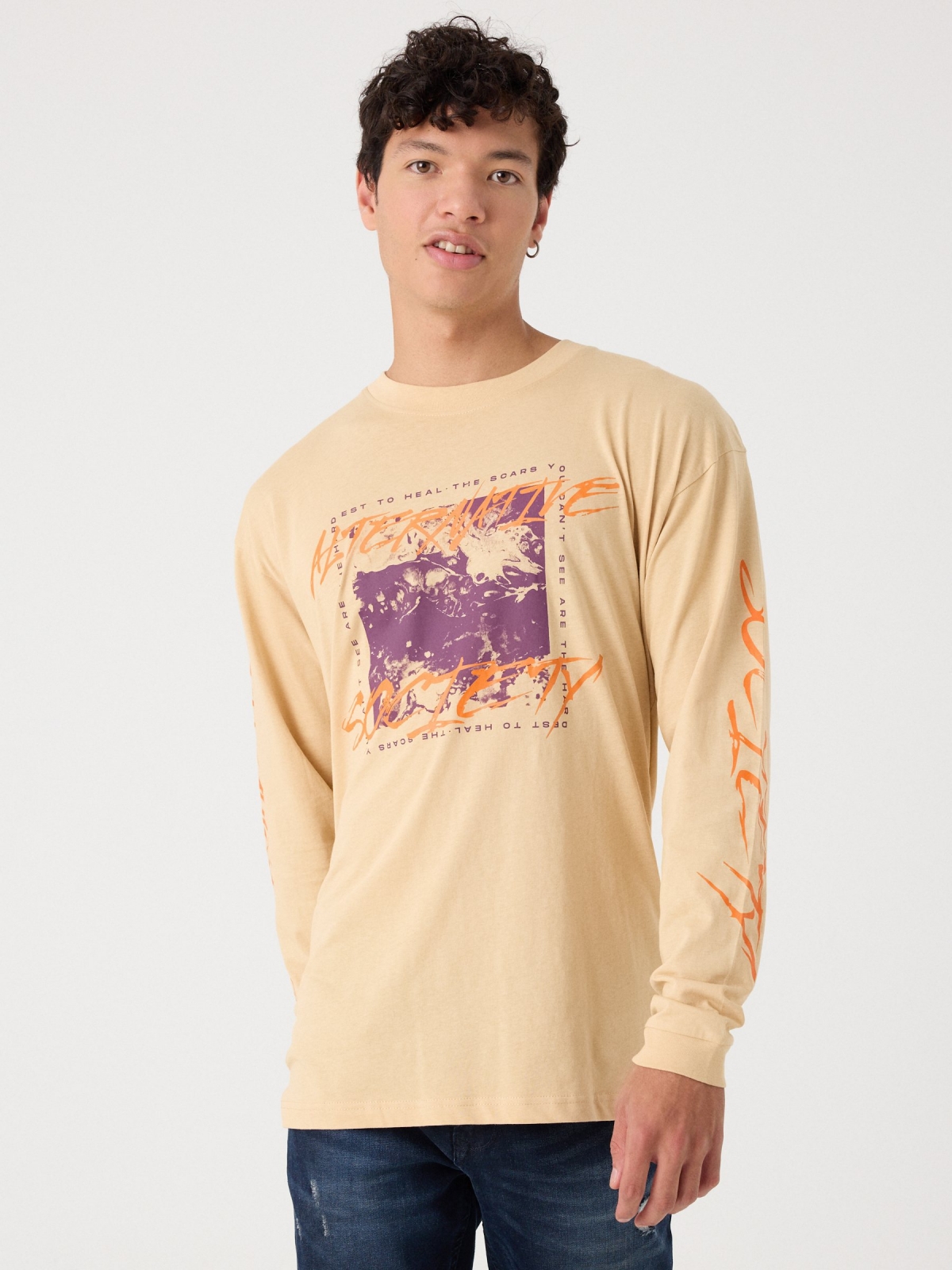 T-shirt com desenho estampado areia vista meia frontal