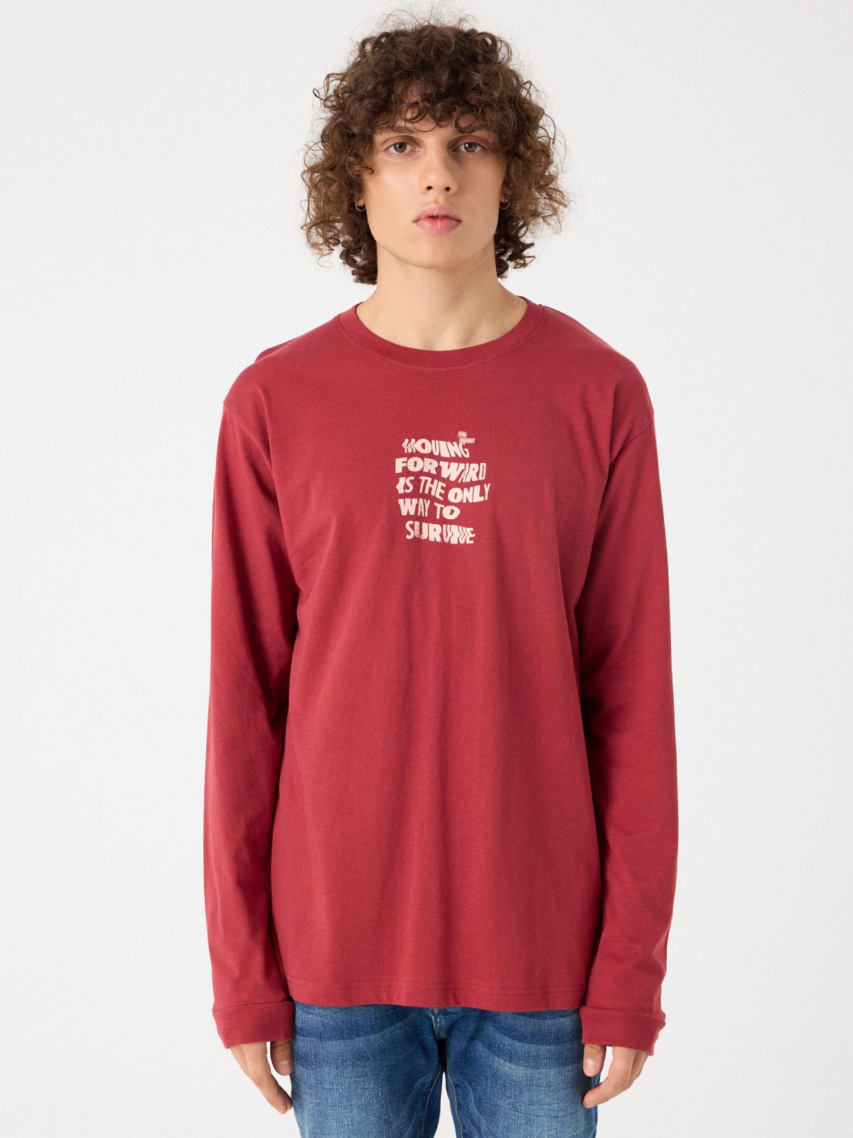 T-shirt com impressão de texto duplo vermelho vista meia frontal