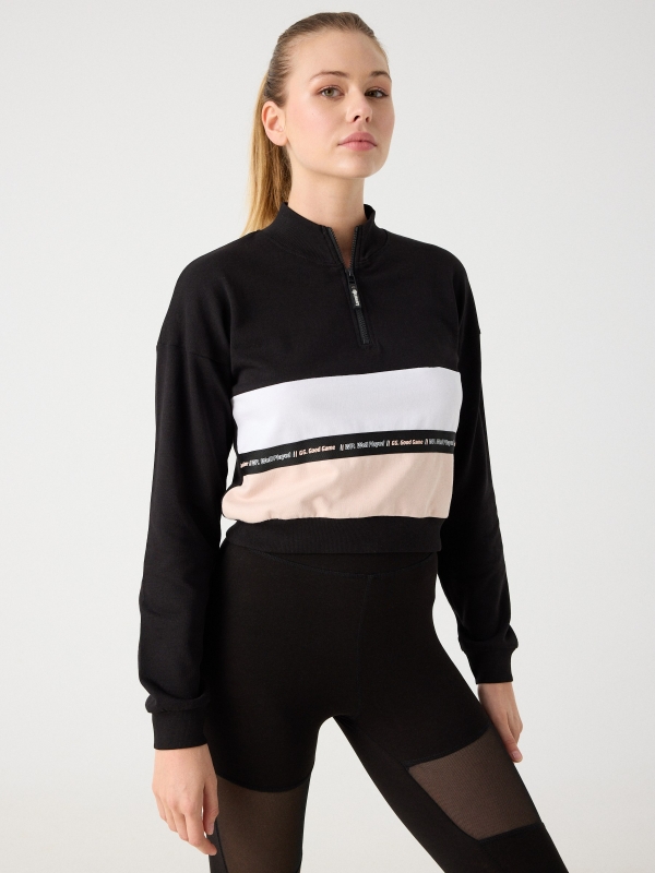 Cropped sweatshirt with zip black middle front view