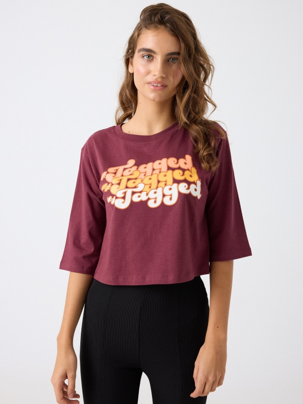 T-shirt with print burgundy middle front view