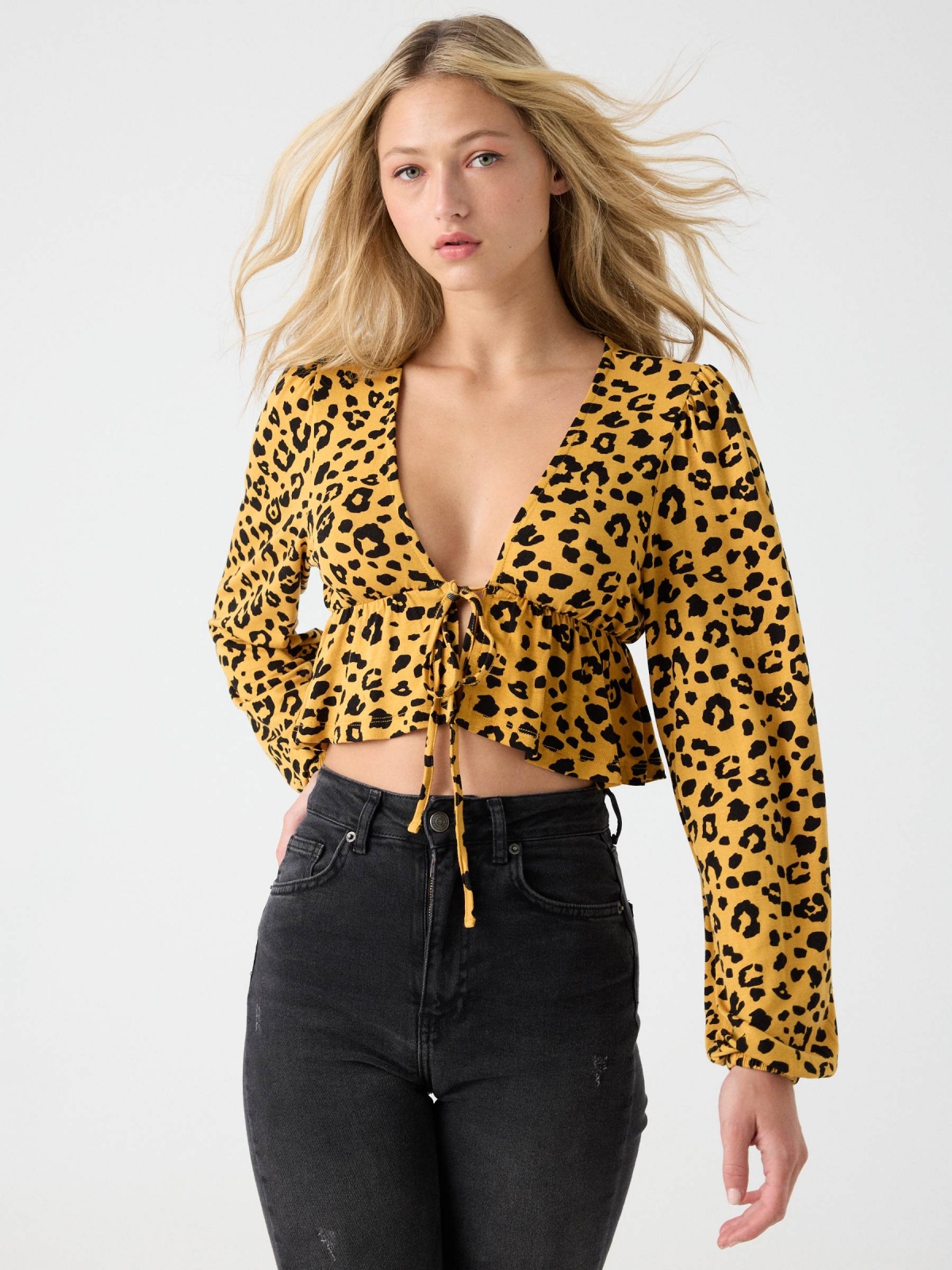 Knotted animal print cropped t-shirt ochre middle front view