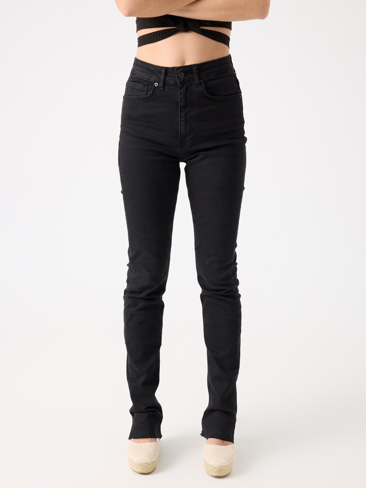 Jeans flare preto cintura alta preto vista geral frontal