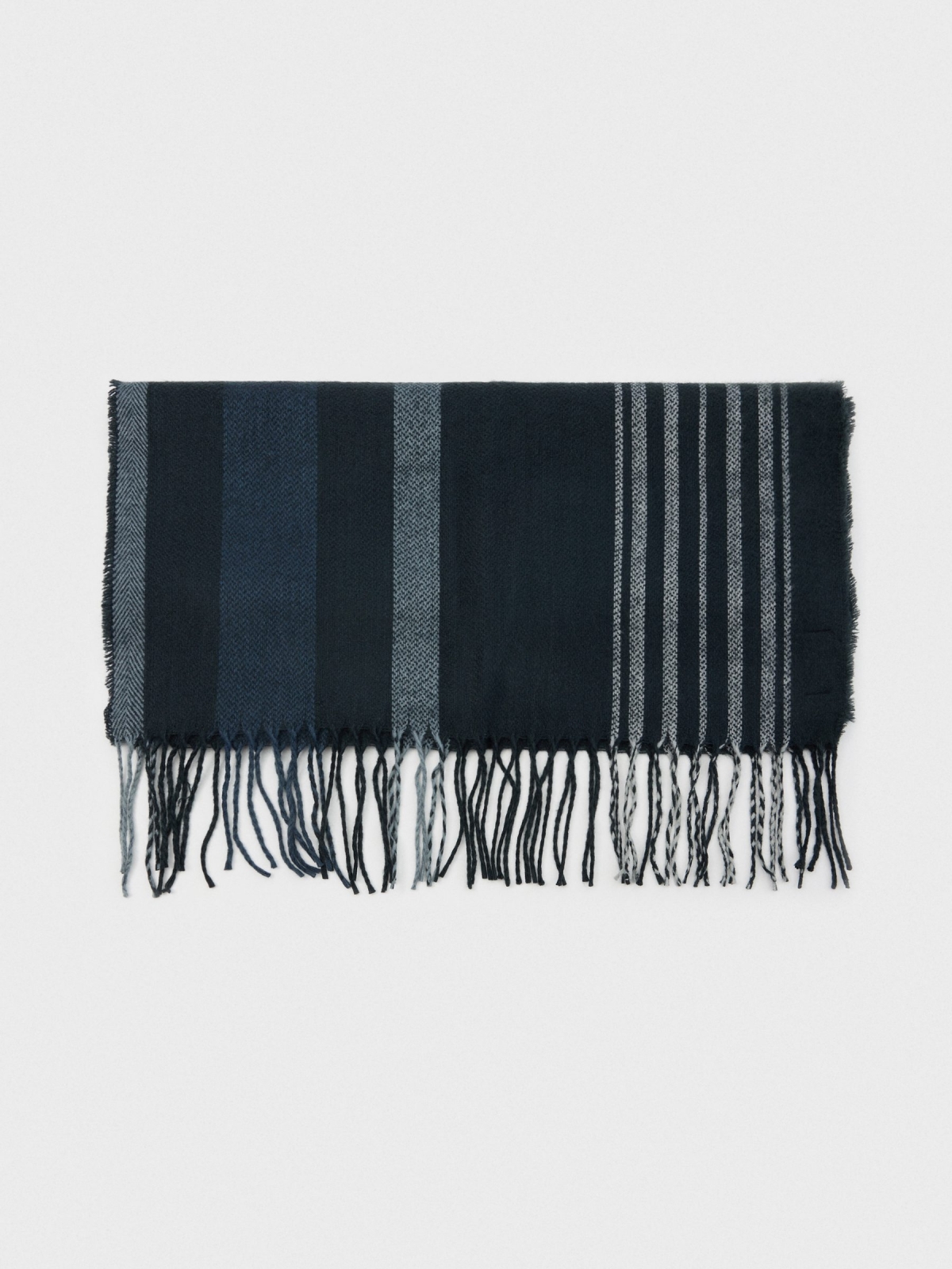 Men's scarf rolled view