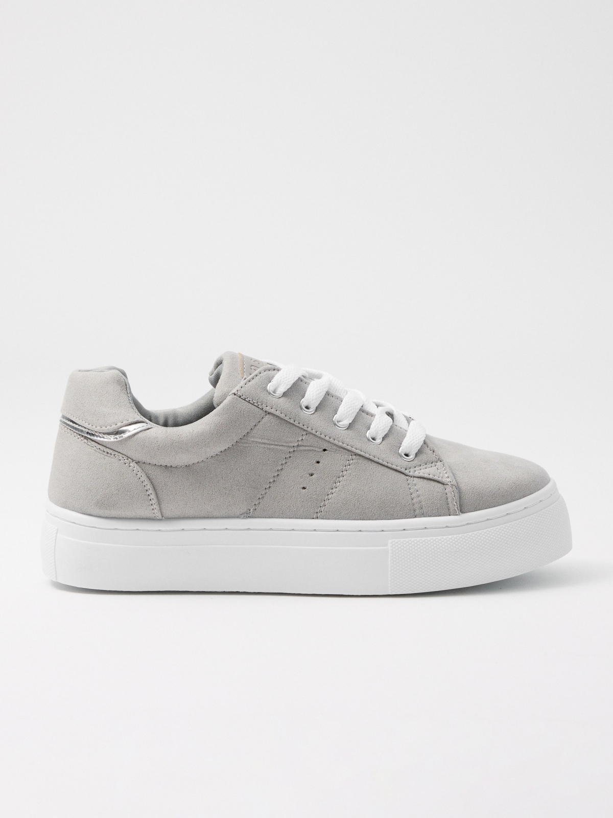 Deportiva casual con plataofmra gris