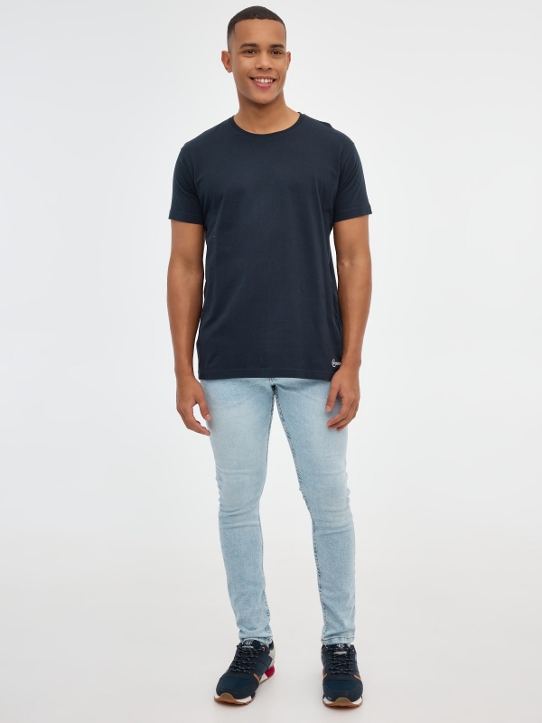 Light blue skinny jeans blue middle front view