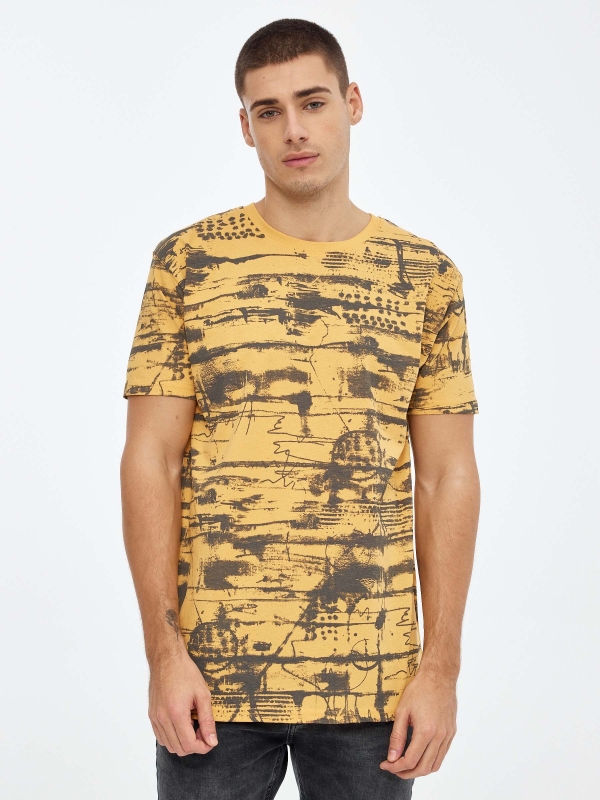 Total print t-shirt pastel yellow middle front view