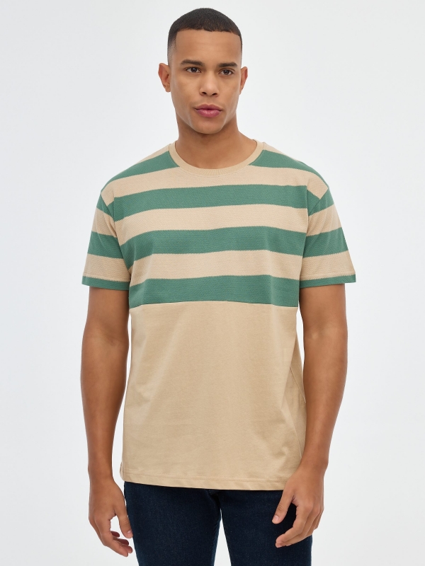 Camiseta rayas combinada arena vista media frontal