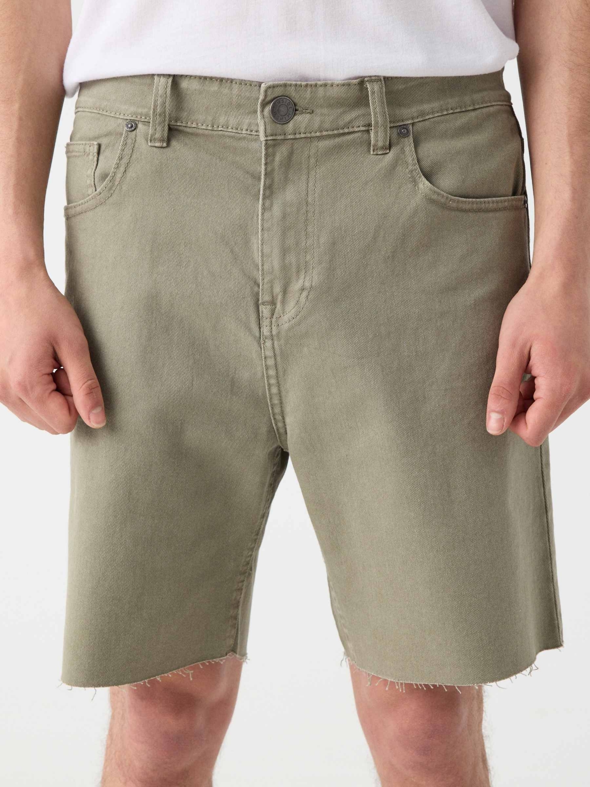 Five-pocket denim bermuda shorts khaki detail view