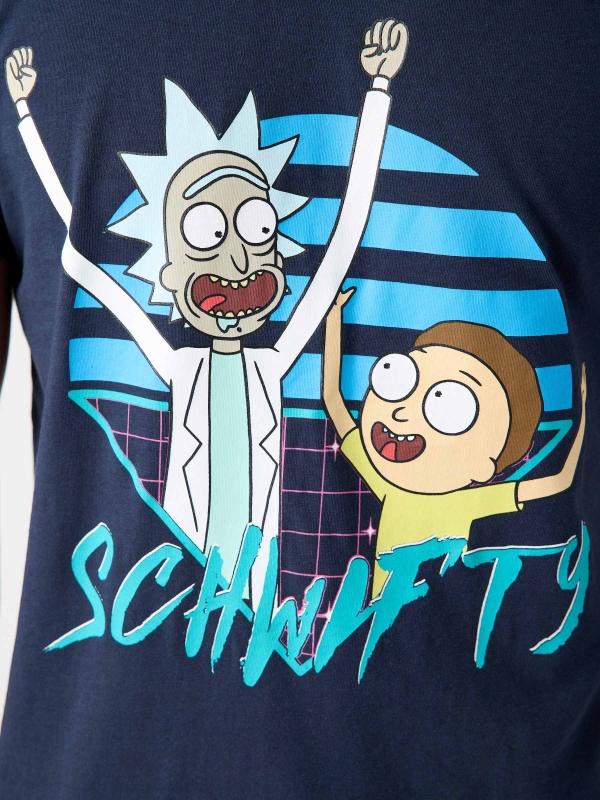 Camiseta com estampa Rick e Morty azul marinho vista detalhe