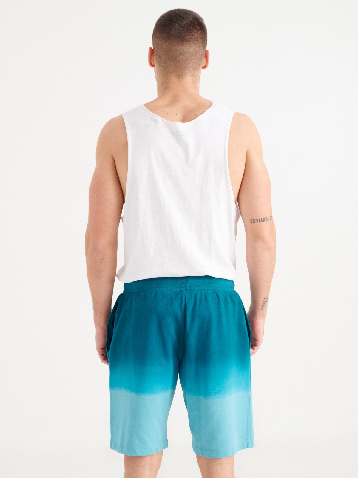 Gradient effect Bermuda shorts blue middle back view