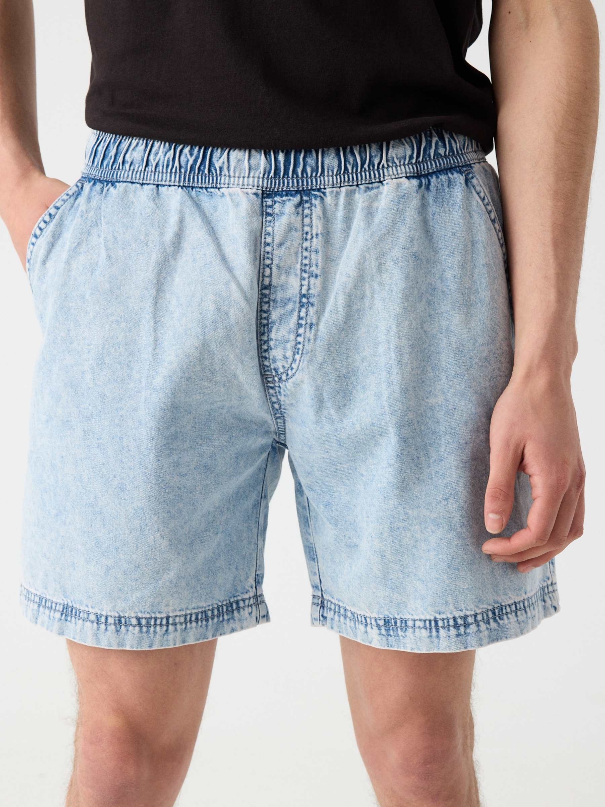 Elastic waist denim bermuda shorts light blue detail view