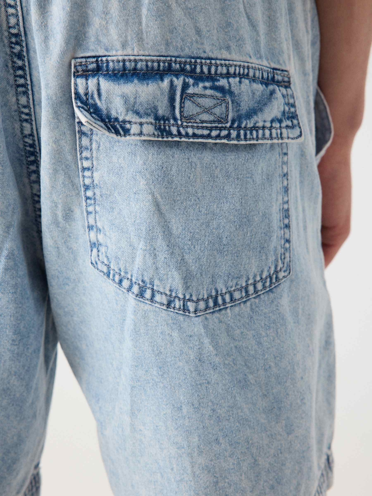 Elastic waist denim bermuda shorts light blue detail view