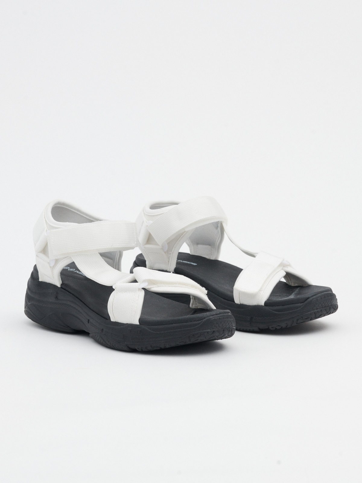 Two-tone sports sandal white 45º front view