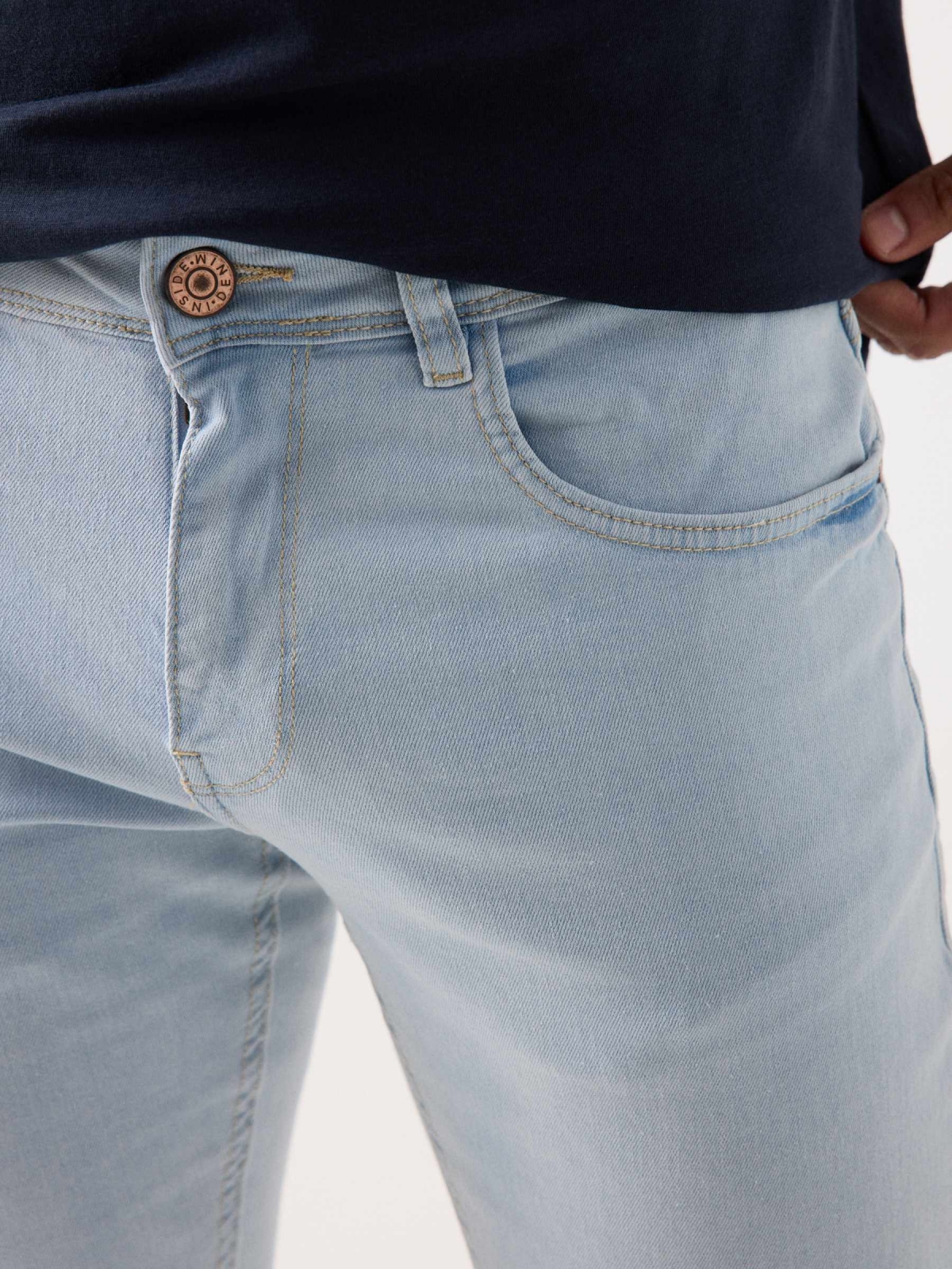 Jeans slim branqueado azul/branco vista detalhe