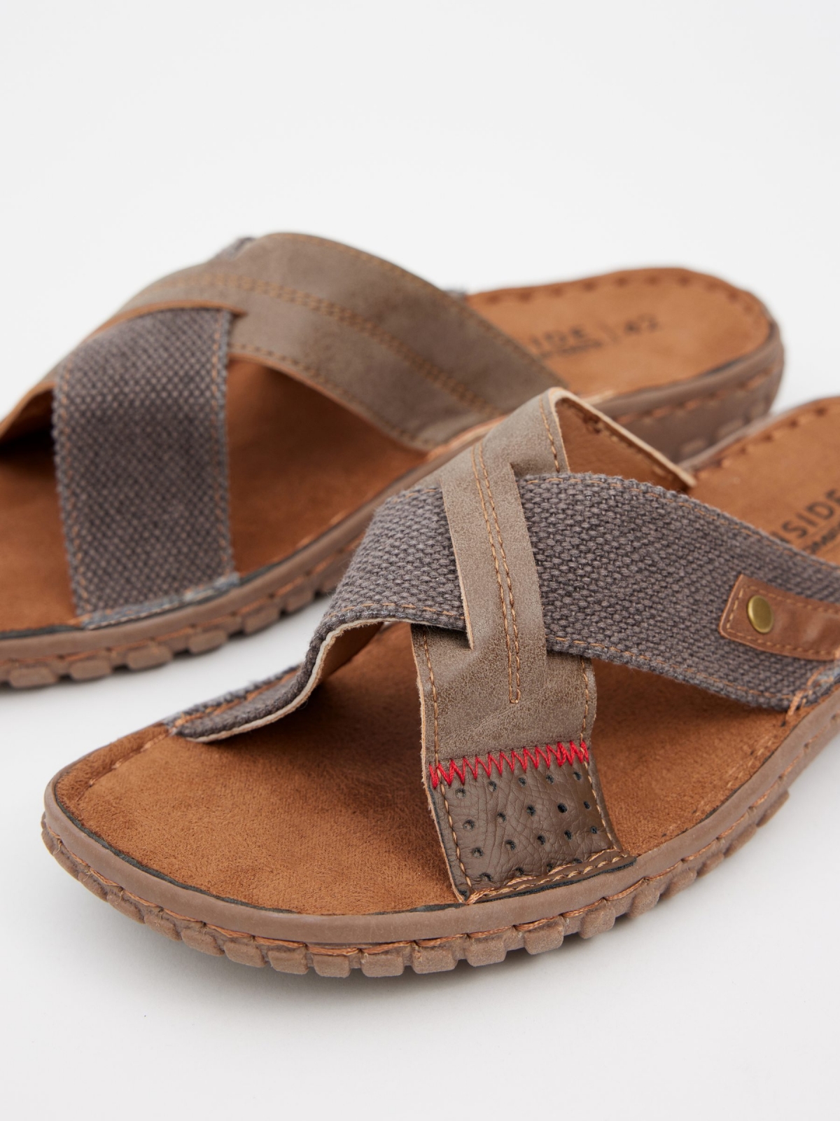 Sandal combined crossed straps taupe detail view