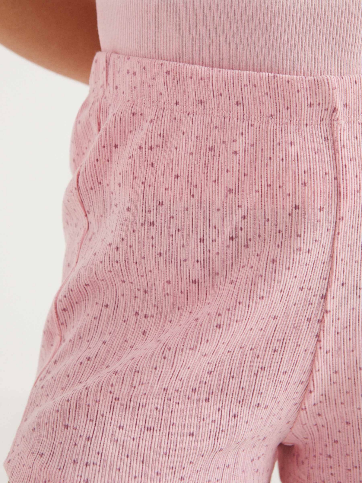 Pijama estampado estrellas rosa claro vista detalle