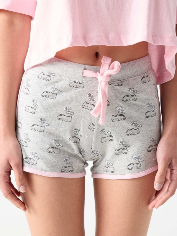 Pijama corto estampado gatos gris/rosa vista detalle