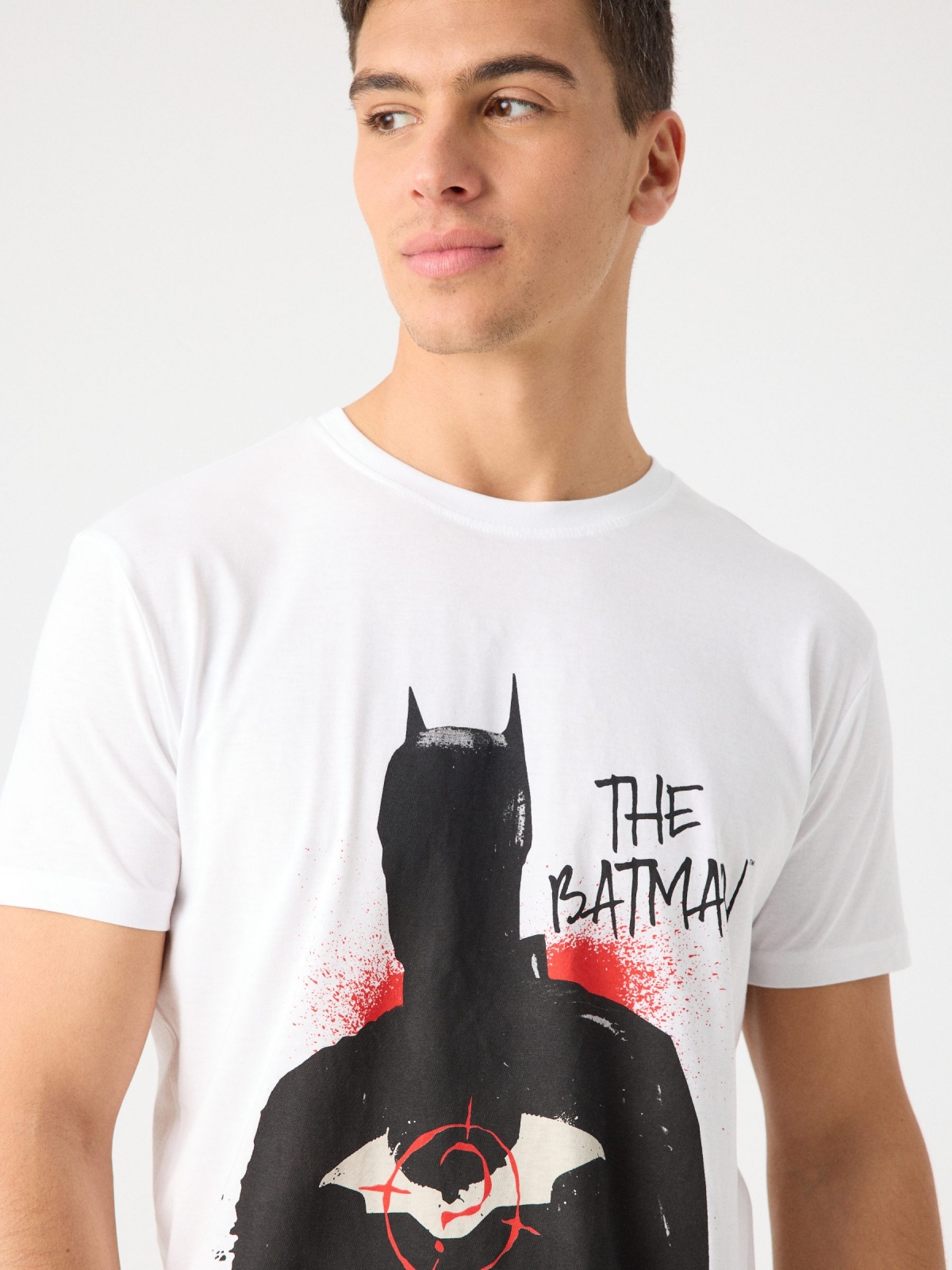 T-shirt do Batman branco vista detalhe