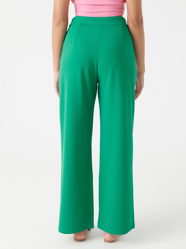 Pantalón básico wide leg verde vista media trasera