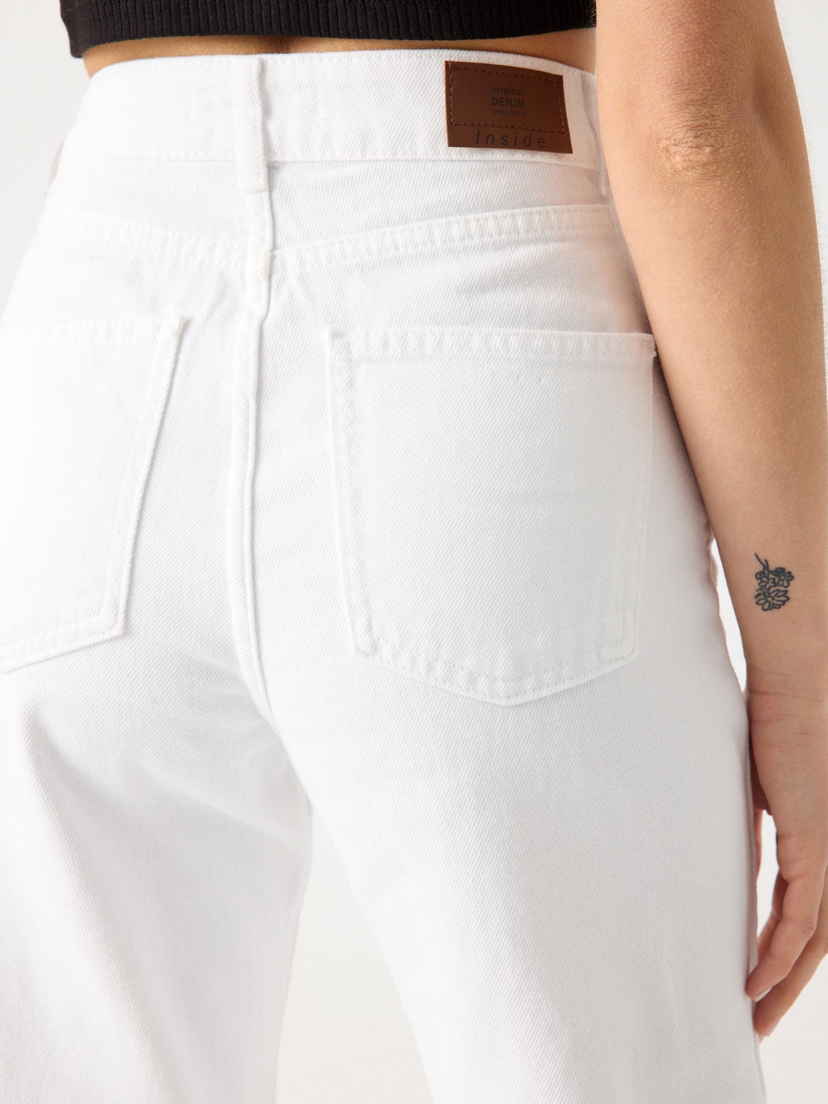 Jeans wide leg cinco bolsillos blanco vista detalle