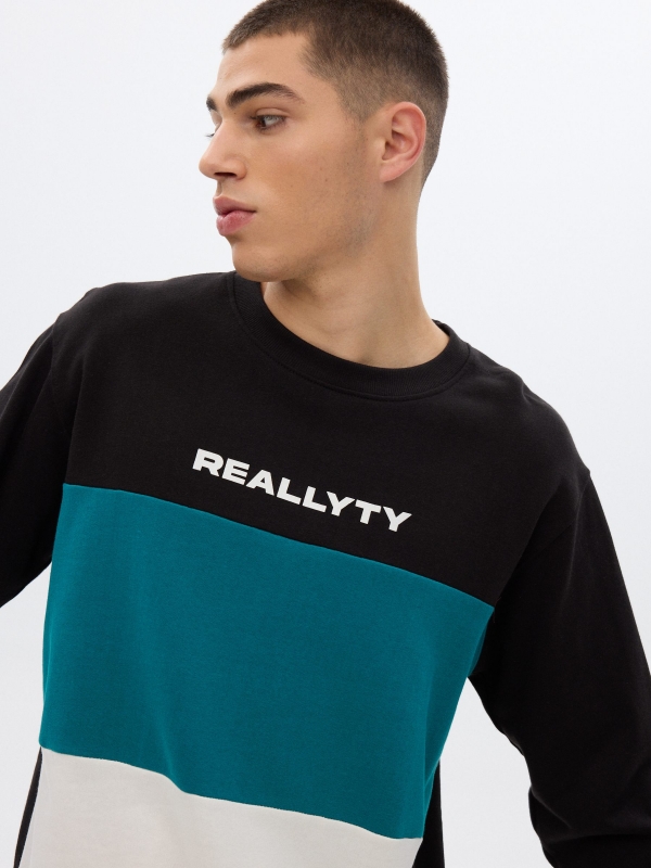 Color block sweatshirt preto vista detalhe