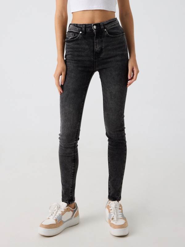 Jeans skinny preto lavado de cintura alta preto vista meia frontal