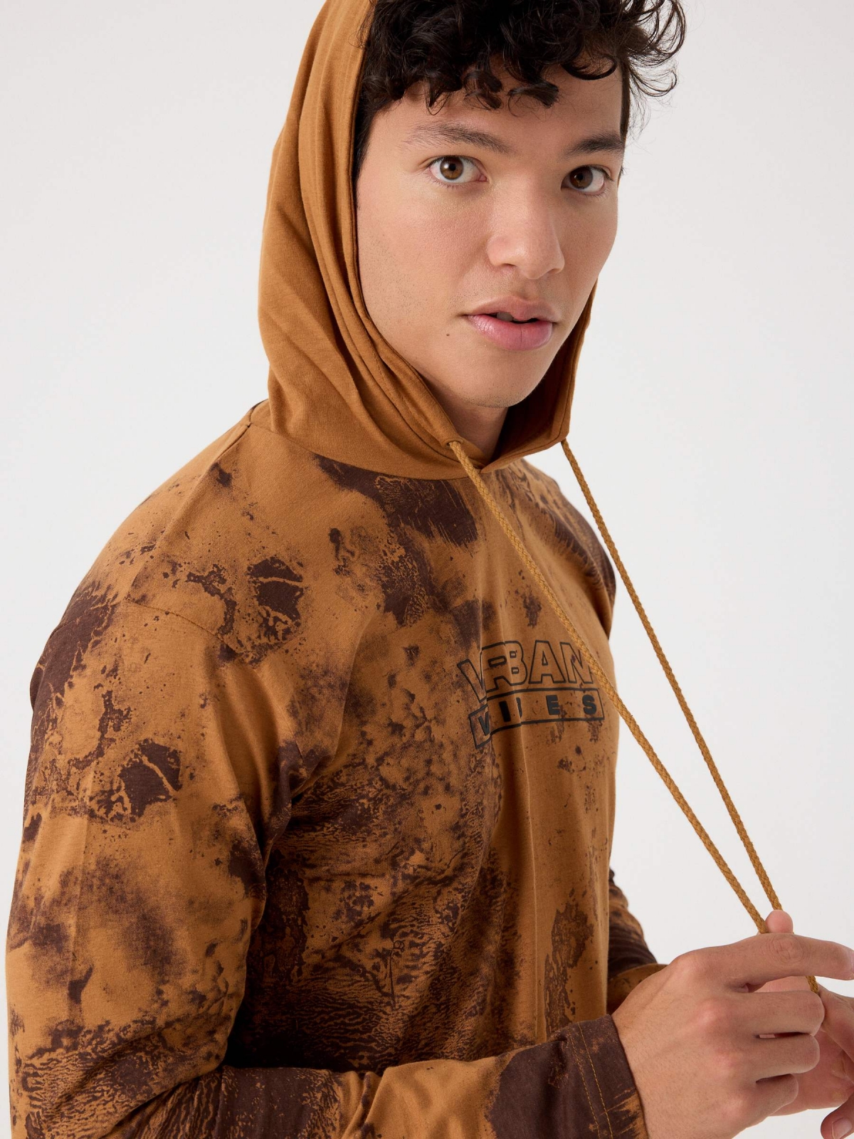 Printed t-shirt with adjustable hood brown detail view