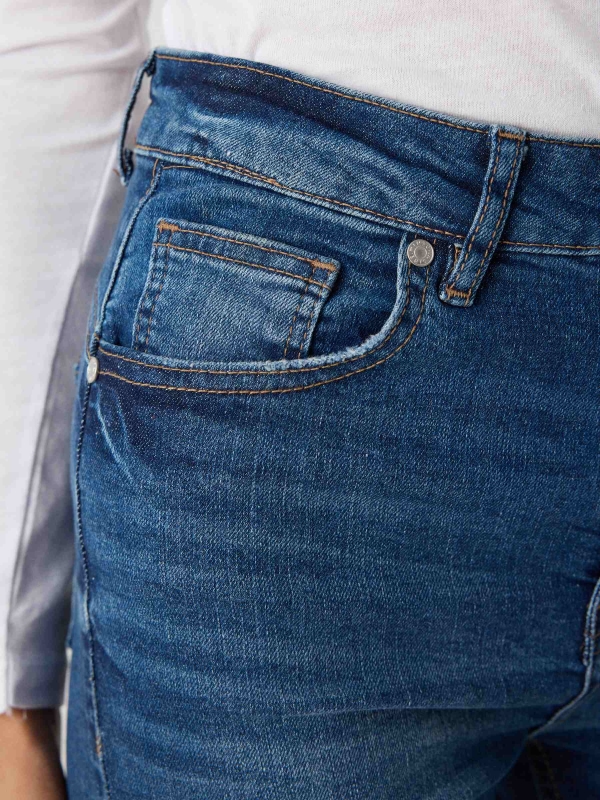 Jeans skinny push-up azul lavado azul vista detalhe