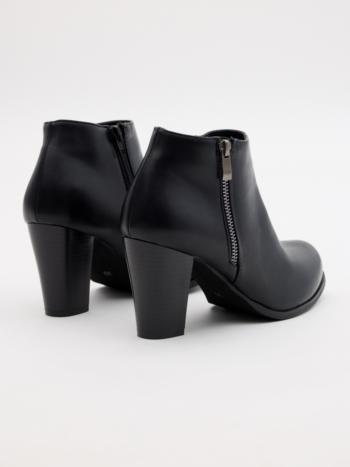 Basic black ankle boot with zipper black 45º back view