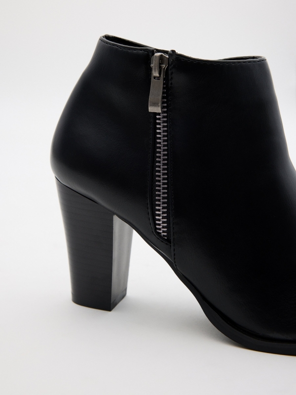 Basic black ankle boot with zipper black zenithal view