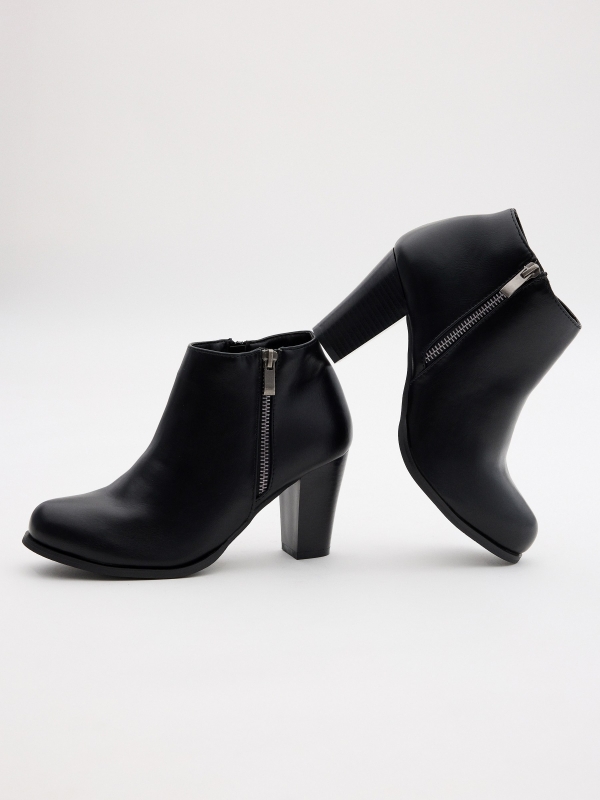 Basic black ankle boot with zipper black detail view