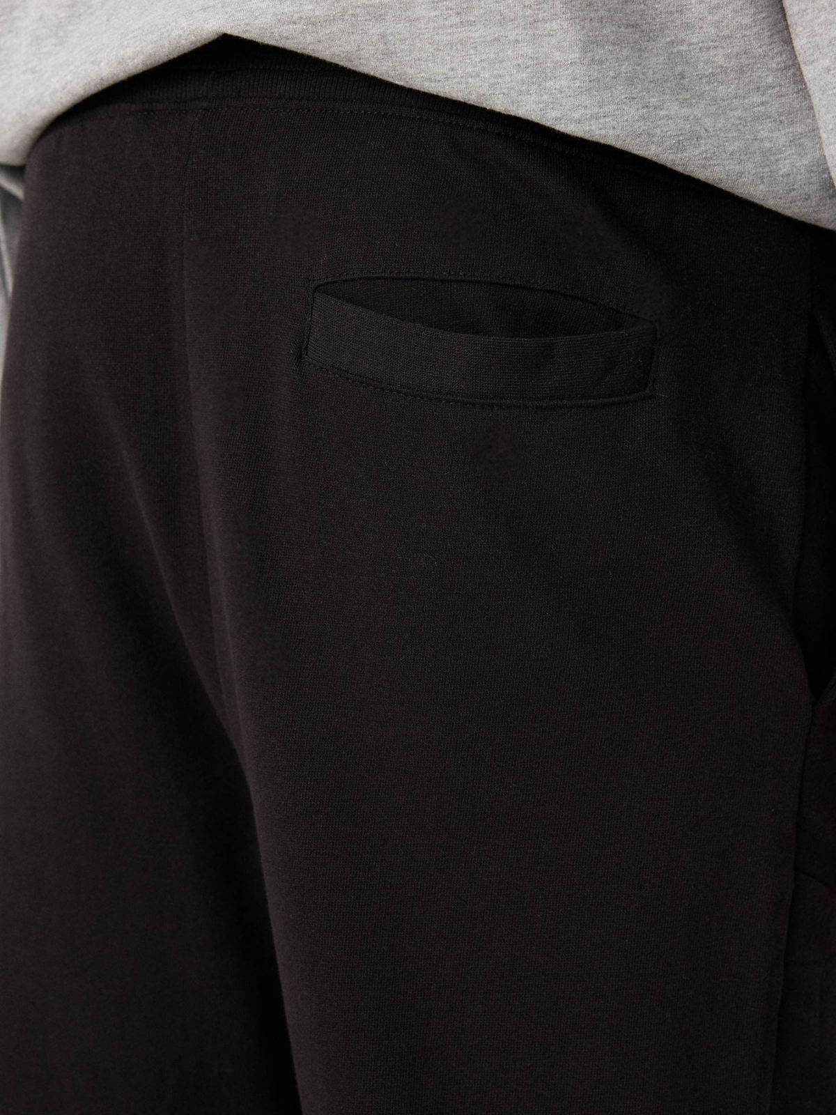 Jogger pants black detail view
