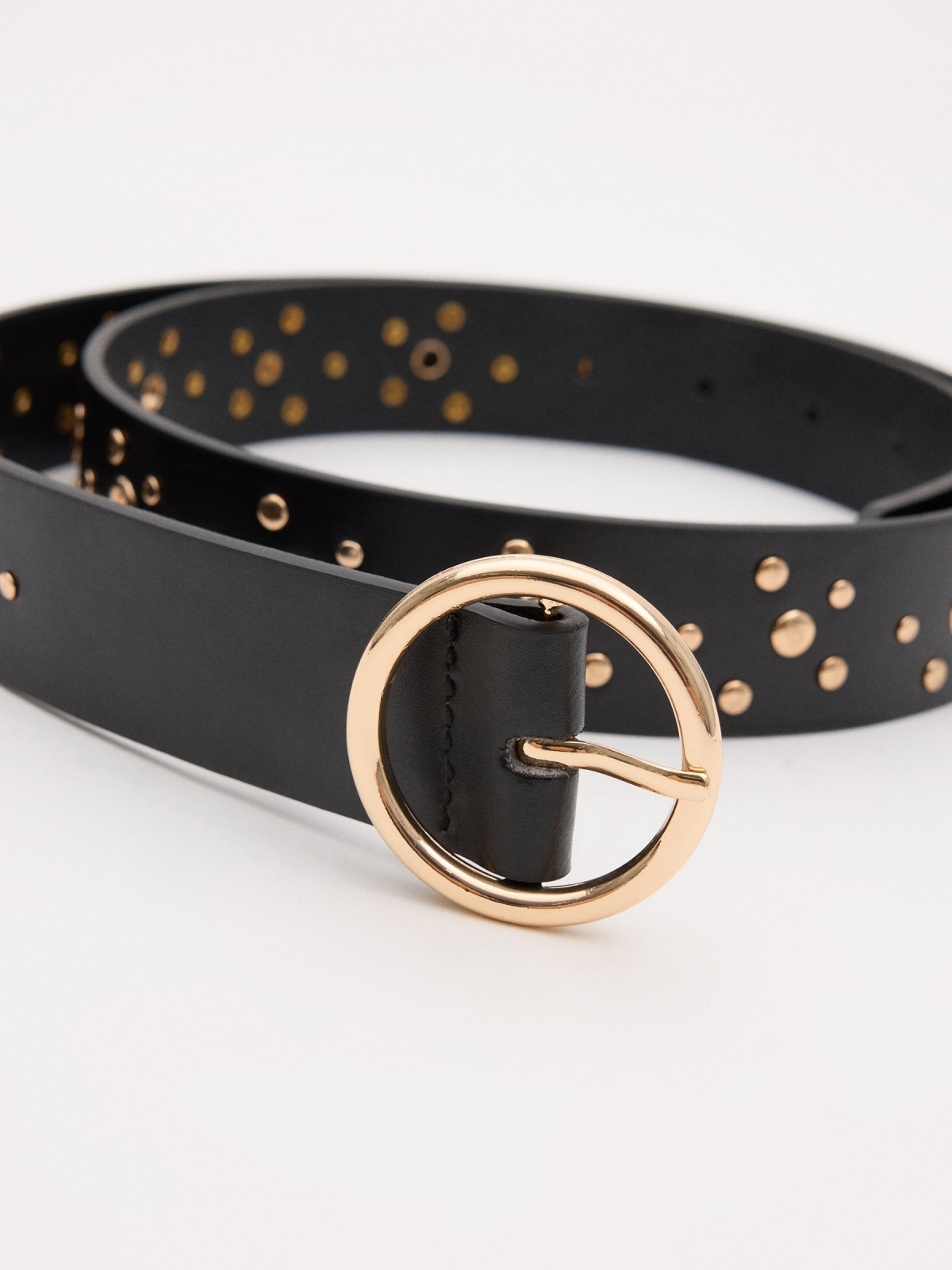 Golden details belt black detail view