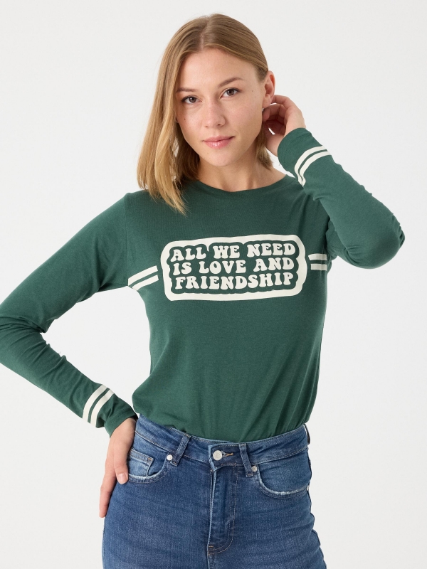 T-shirt manga longa mensagem verde escuro vista meia frontal