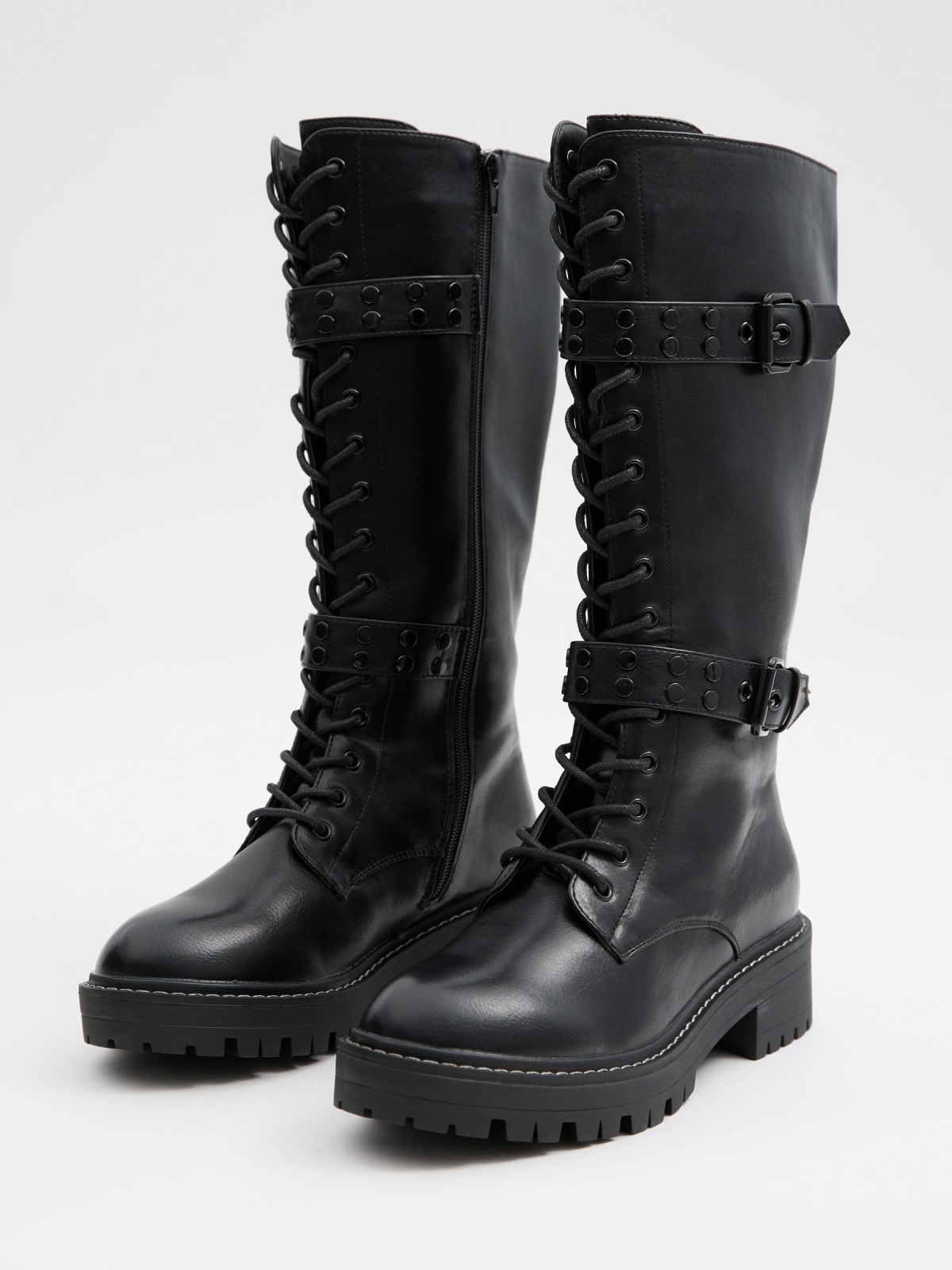 High boots with laces and platform black 45º front view
