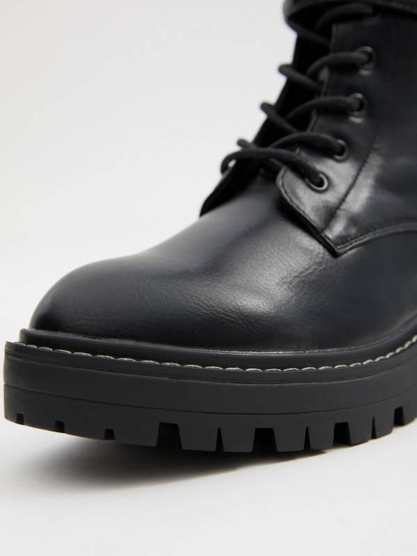 High boots with laces and platform black detail view