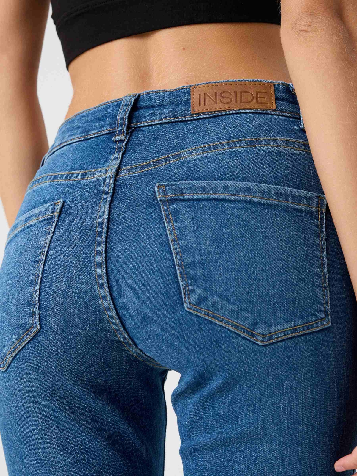 Jeans skinny tiro medio efecto lavado azul ducados vista detalle