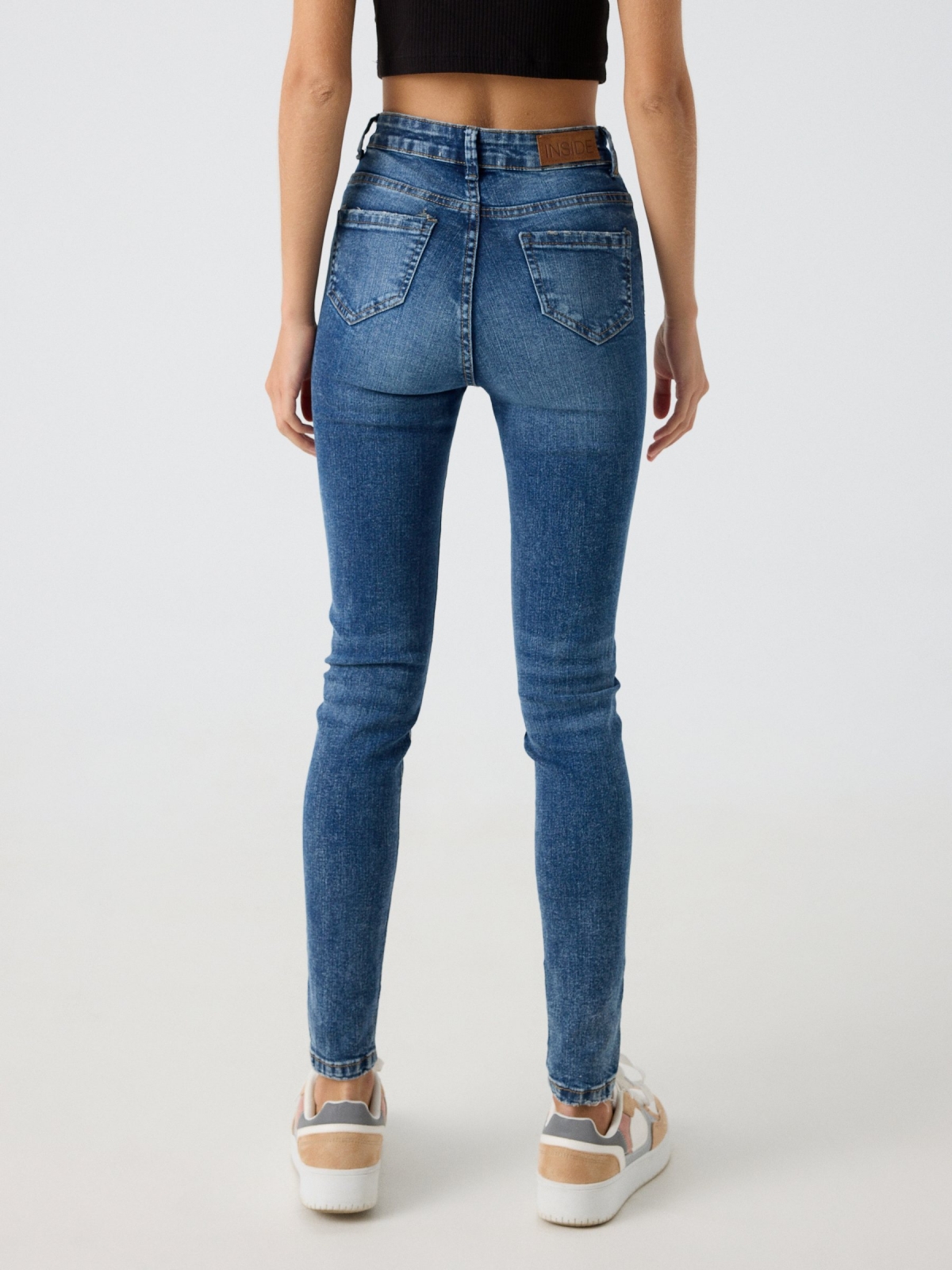 Jeans skinny de cintura alta com cinco bolsos azul aço vista meia traseira